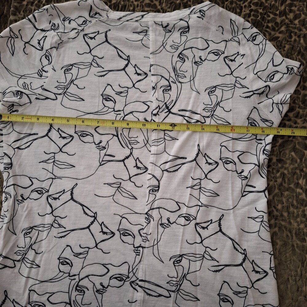 Lightweight size medium artzy tee